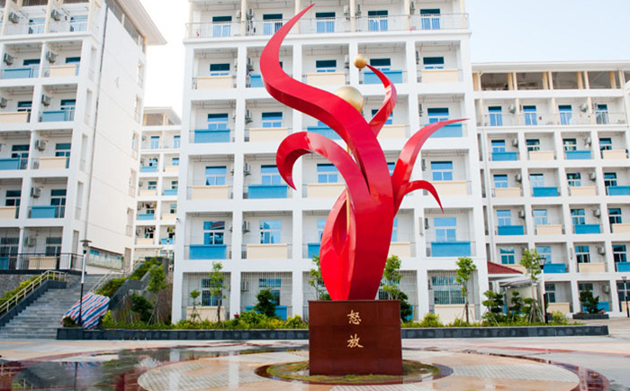 定制不銹鋼雕塑怎么選比較好？