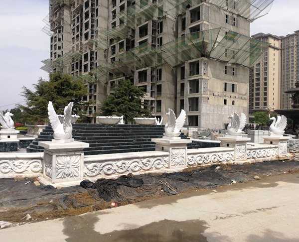 園林景觀(guān)雕塑定制中燈光照明注意事項(xiàng)有哪些